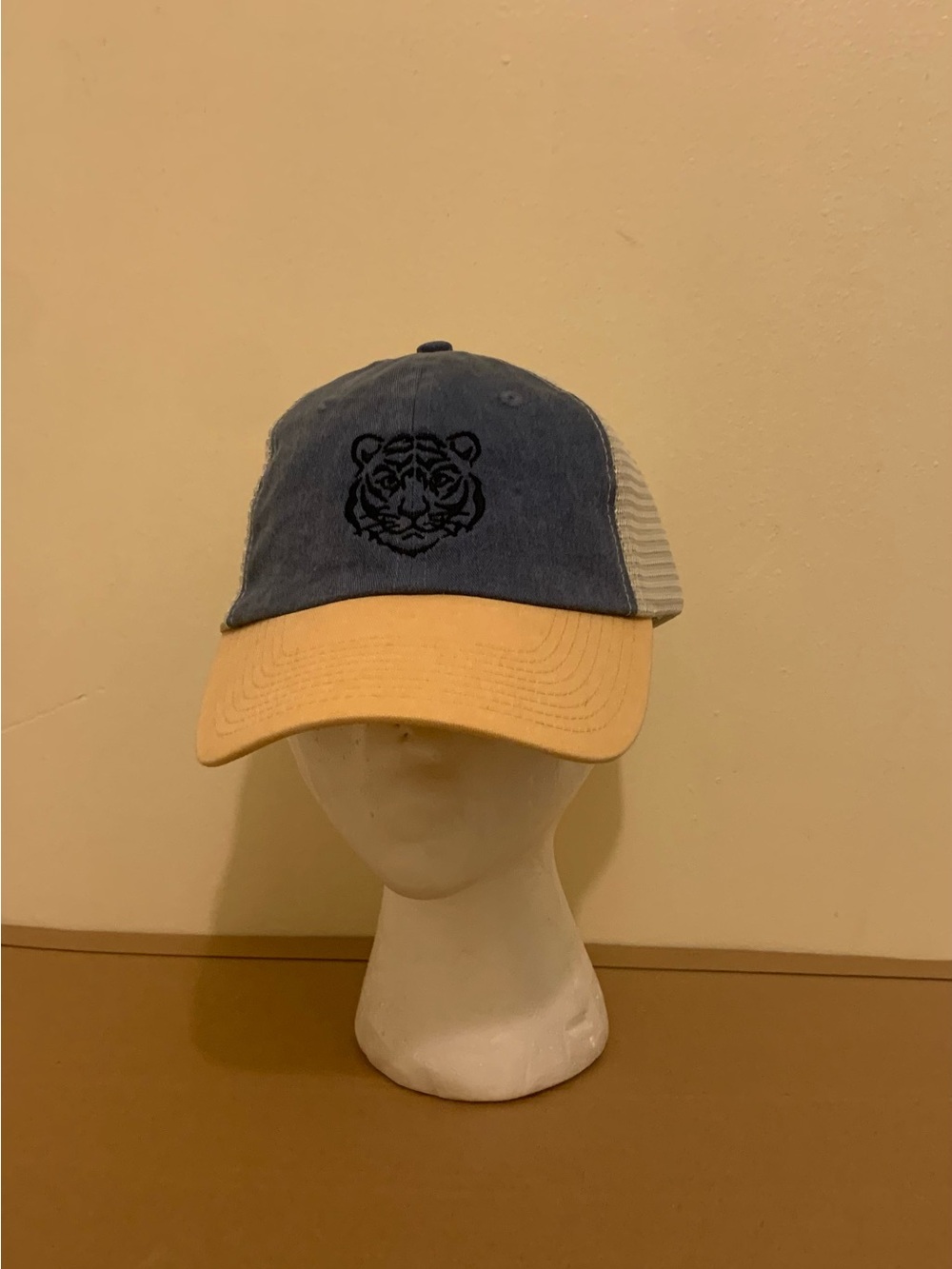 Tiger patch hat - Picture 2 of 7